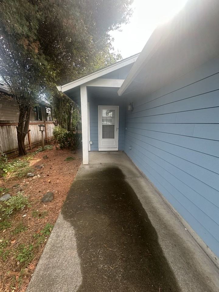 4211 Ne 135th Ave - Photo 2 of 26
