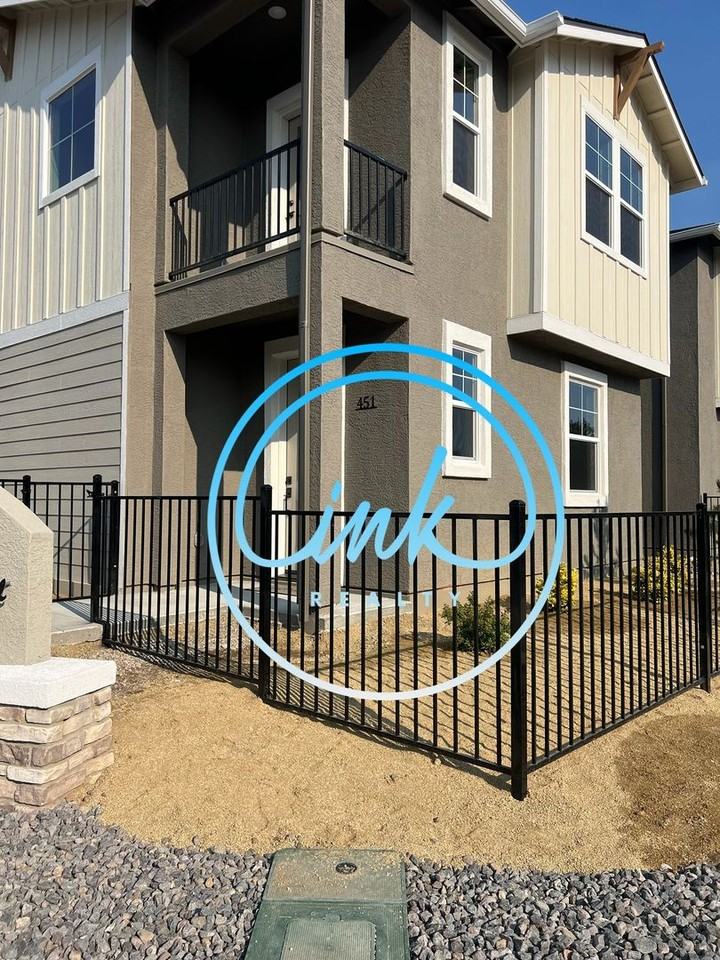 451 Blackbird Ln - Photo 3 of 13