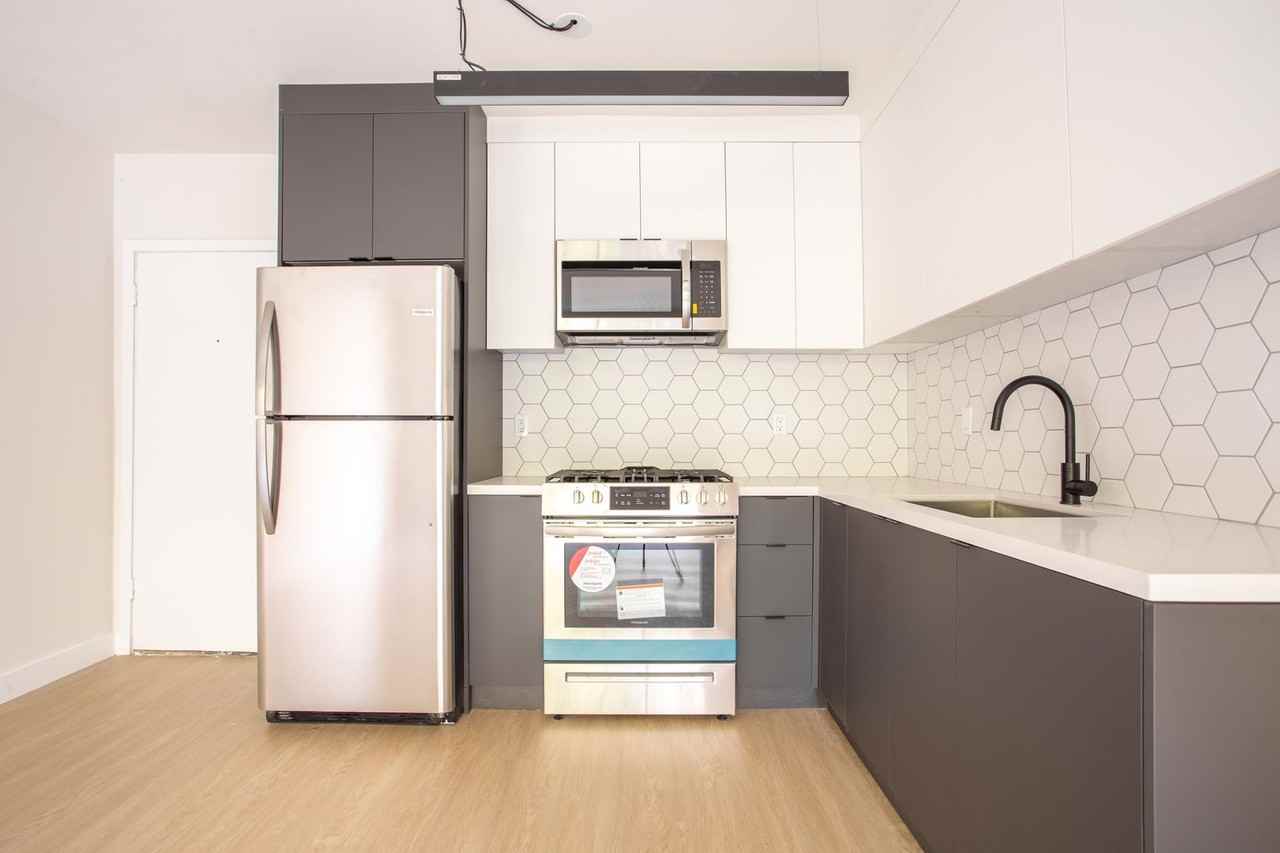 1811 Tamarind Apartments - Photo 6 of 17