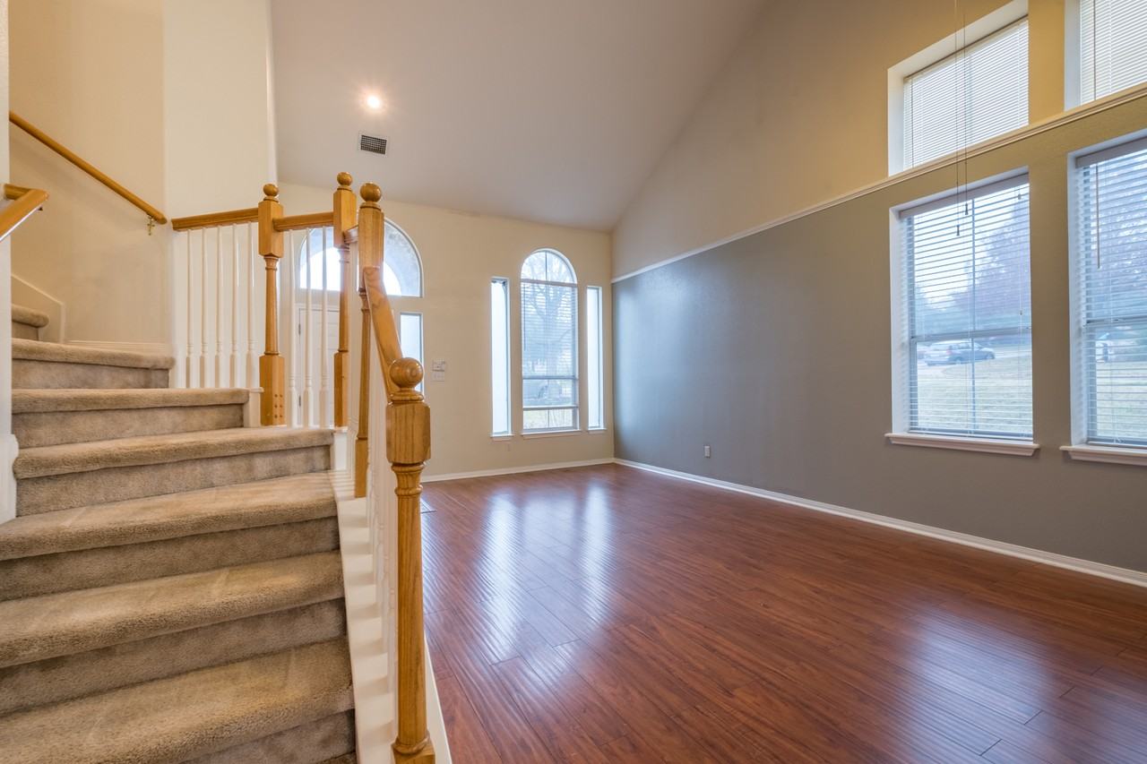 1121 Terra Street - Photo 4 of 39