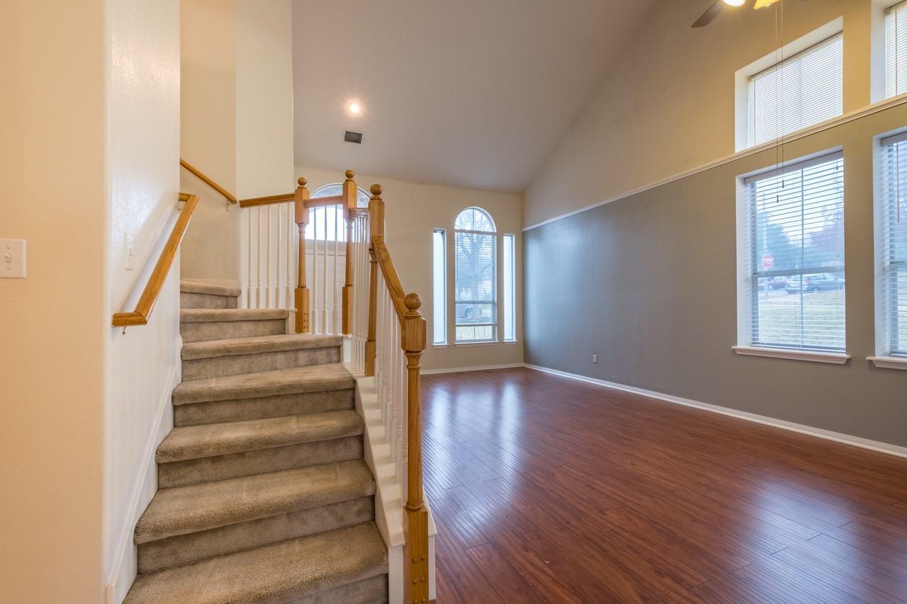 1121 Terra Street - Photo 5 of 39