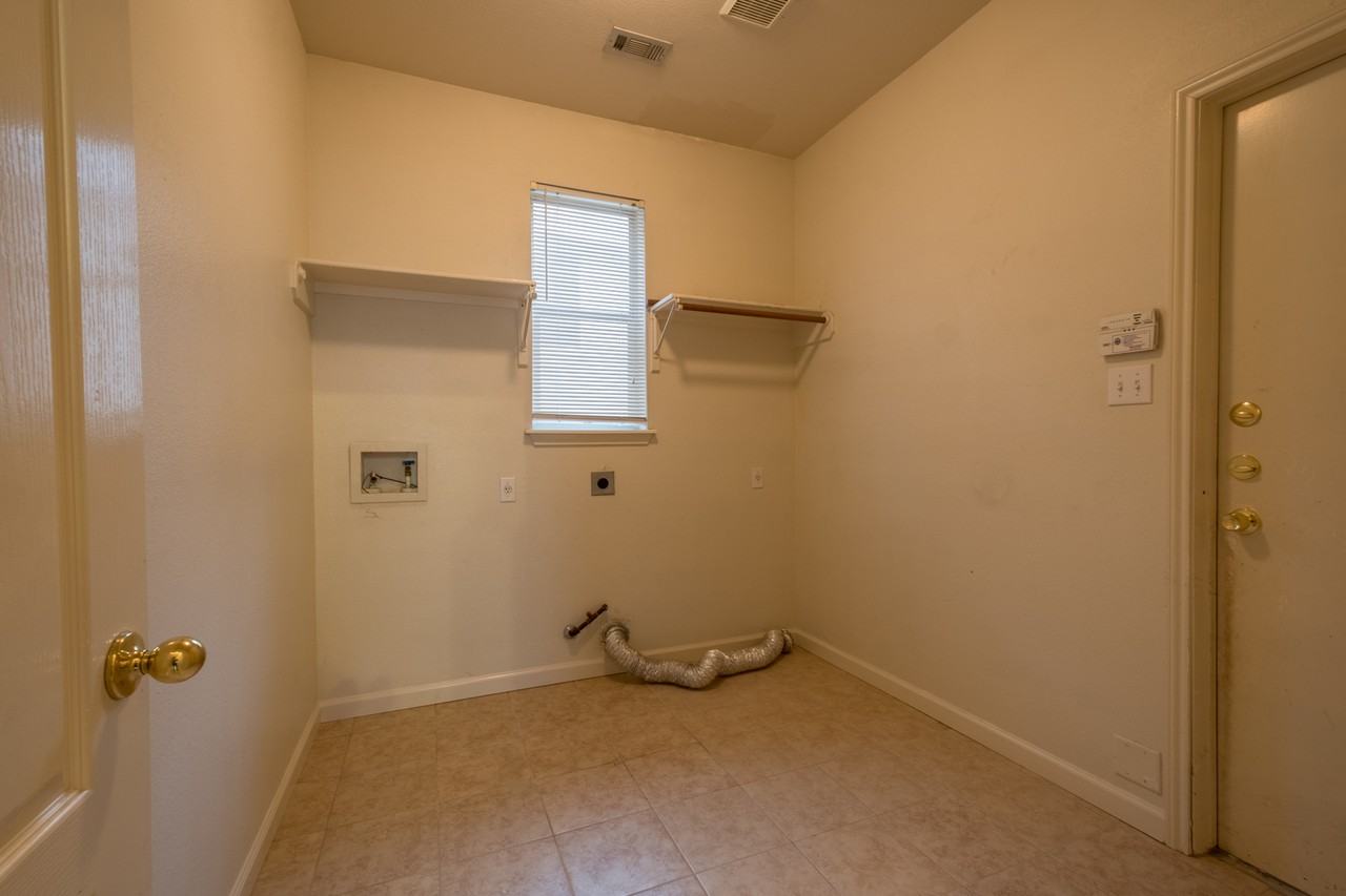 1121 Terra Street - Photo 7 of 39