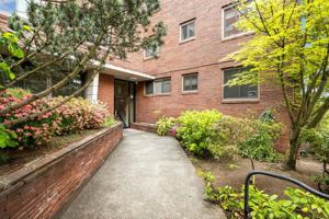 featured image of 1206 Queen Anne Ave N