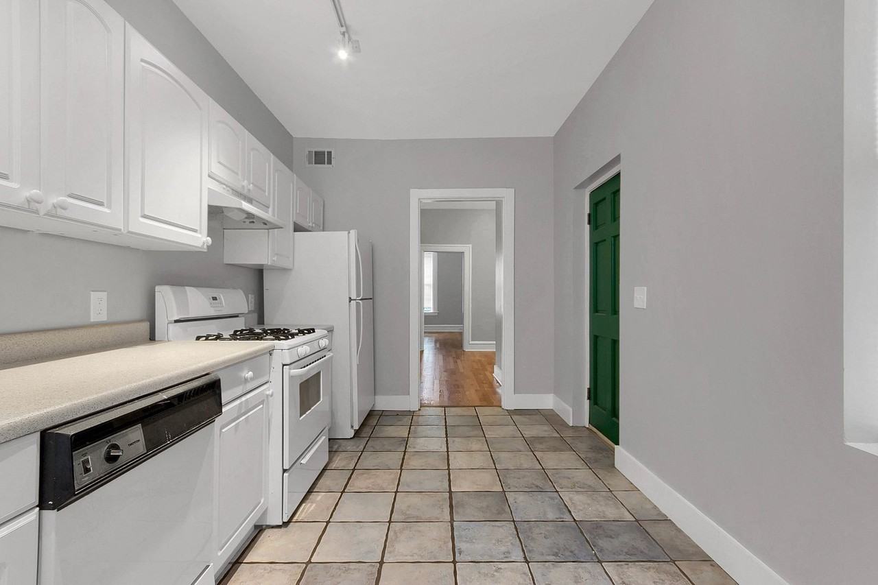 2919A Wisconsin Ave - Photo 3 of 12