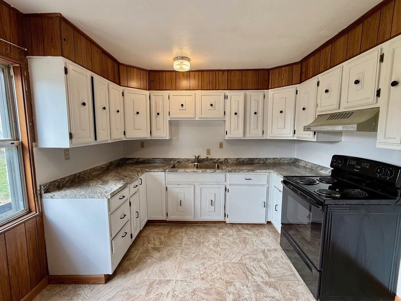 5615 Cy Ave - Photo 3 of 13