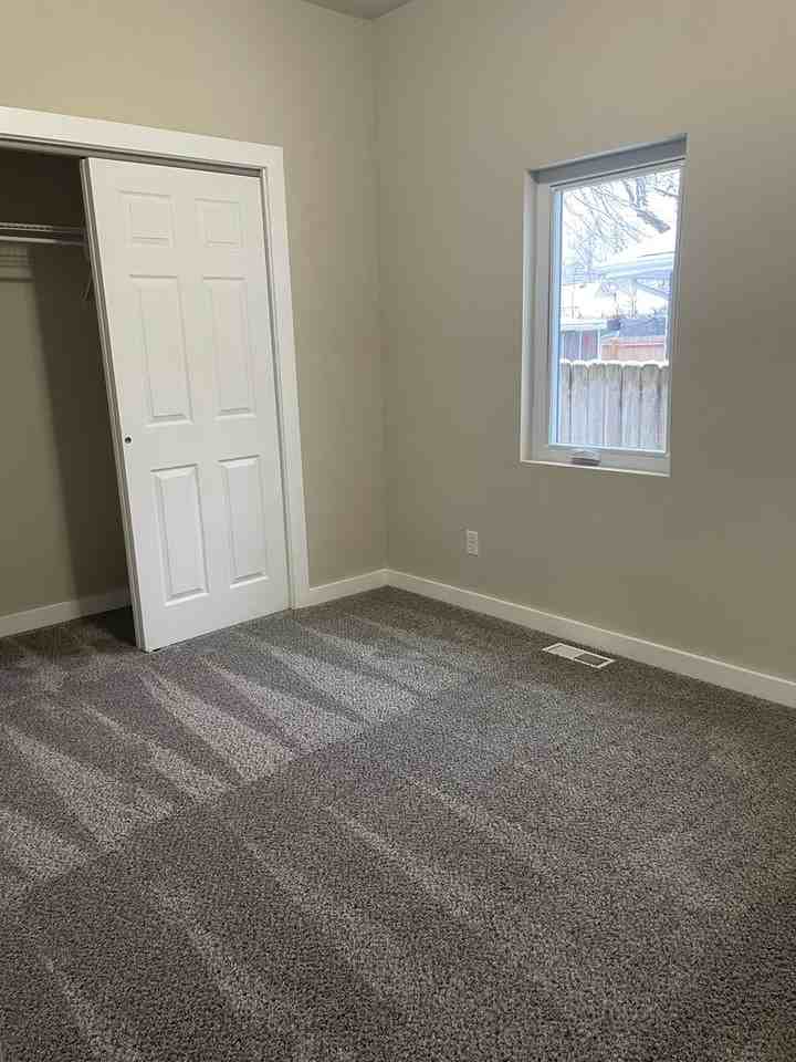 3810 8th St - Photo 3 of 8