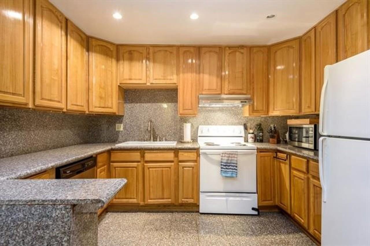 1033 Crestview Dr #303 - Photo 2 of 10