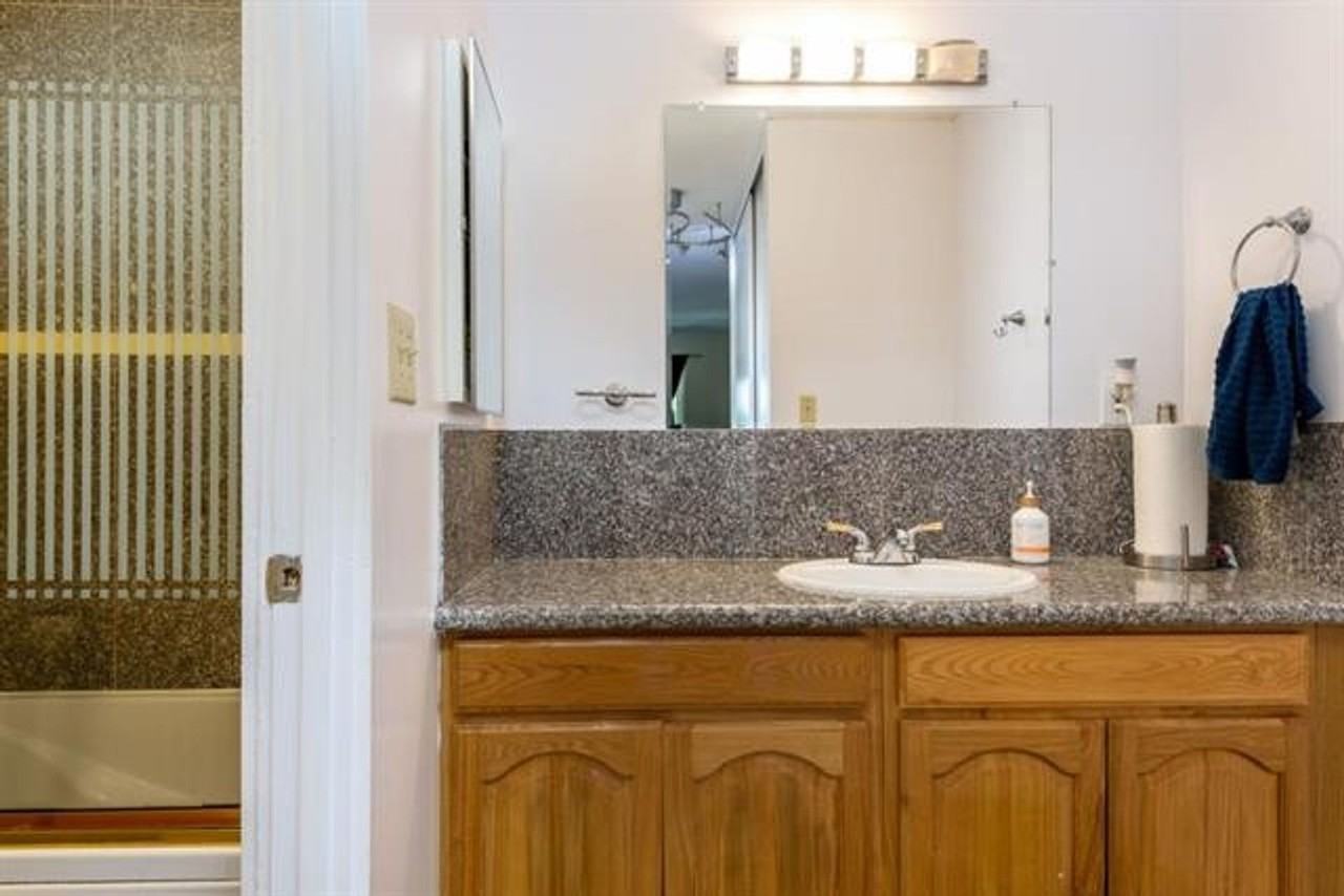 1033 Crestview Dr #303 - Photo 5 of 10