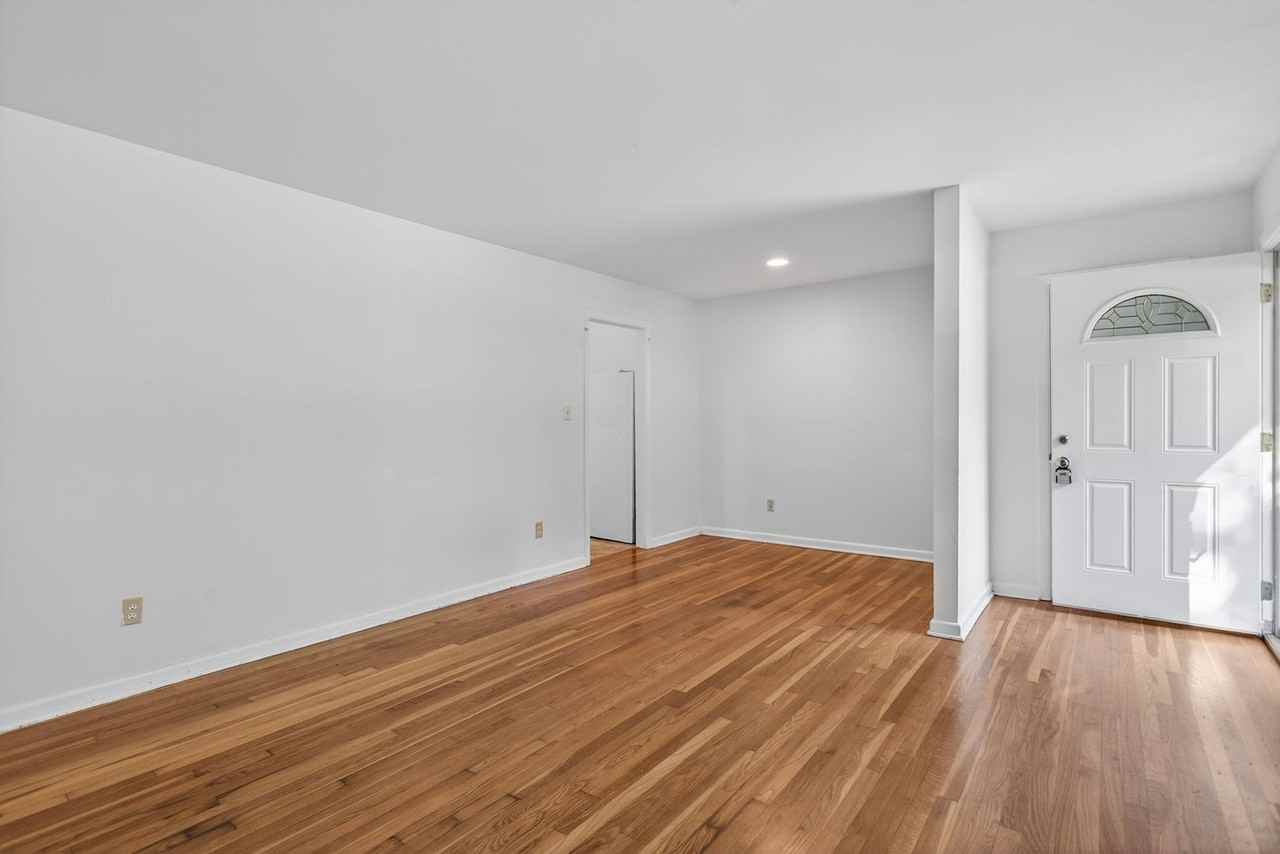 347 Cabot Dr - Photo 3 of 14