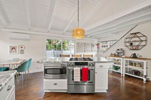 featured image of 999 Waterbury Ln