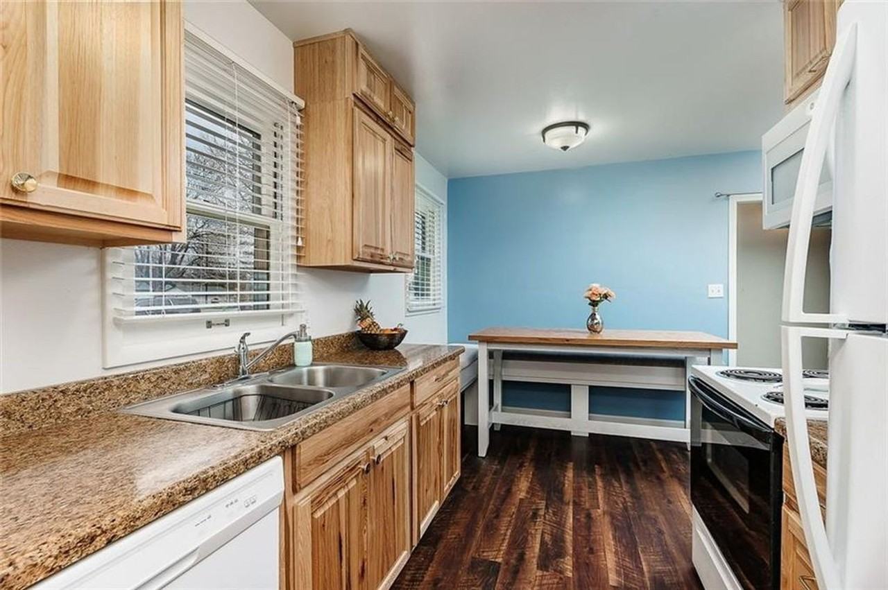 1204 Lynn Ave - Photo 3 of 10