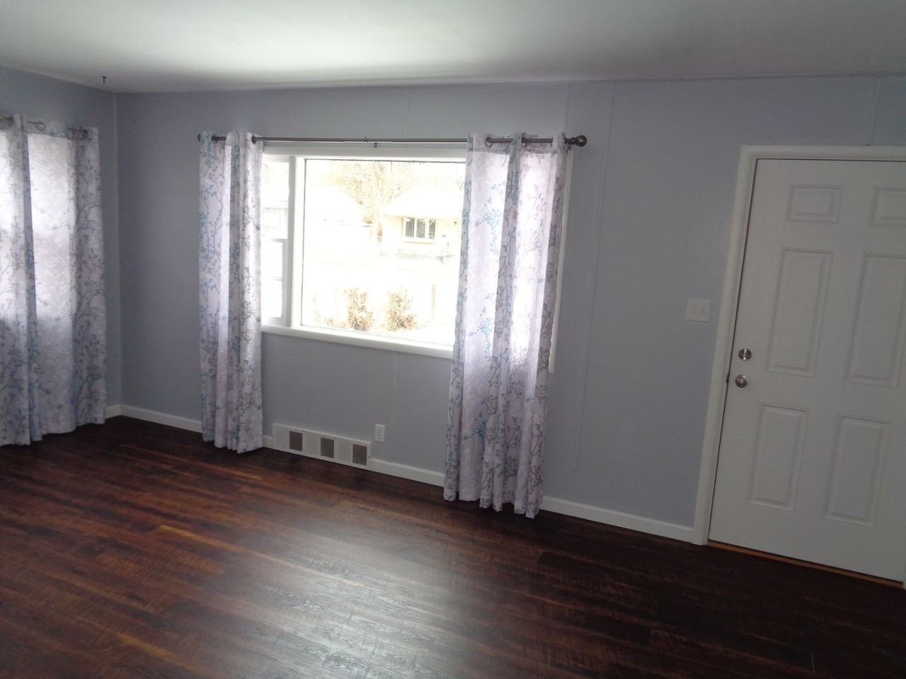 1204 Lynn Ave - Photo 4 of 10