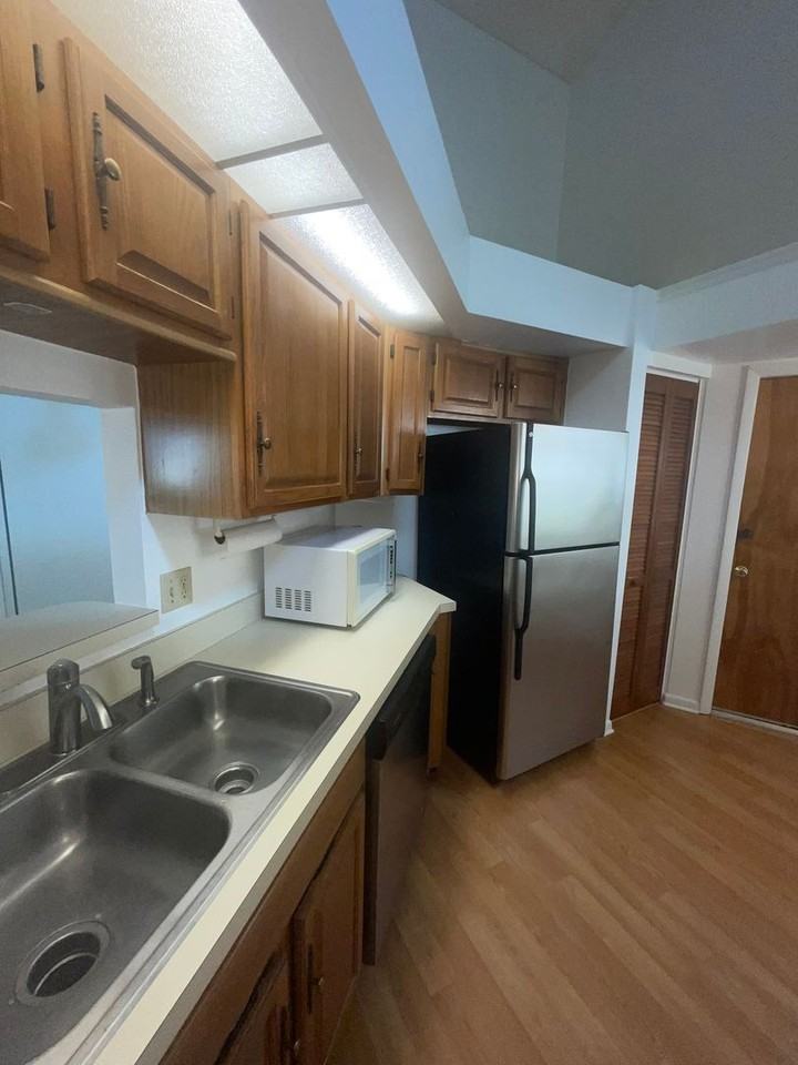 566 Robles Ln - Photo 6 of 22