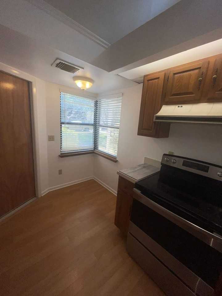 566 Robles Ln - Photo 7 of 22