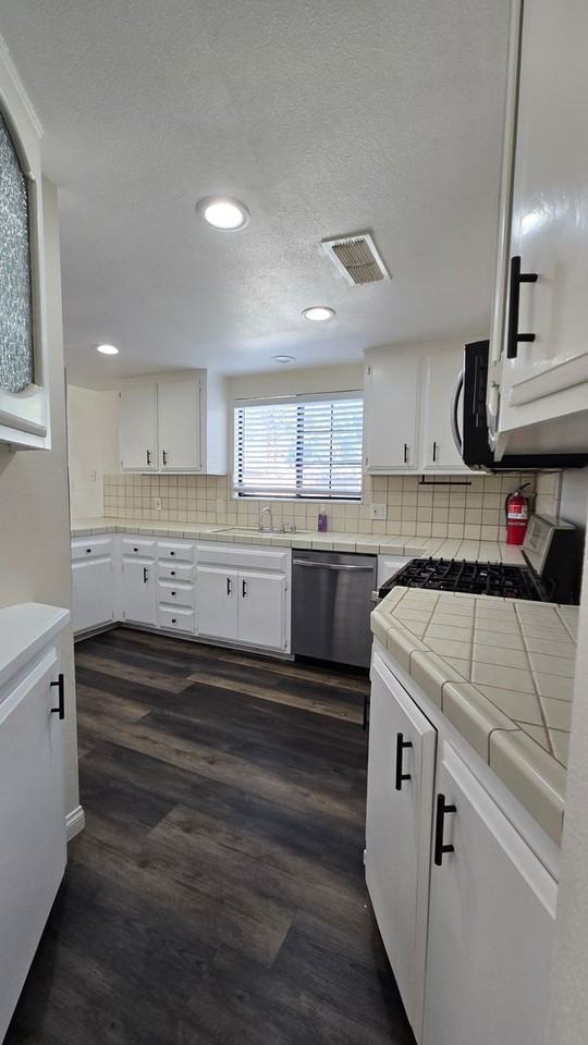 9408 Seager Ct - Photo 4 of 30