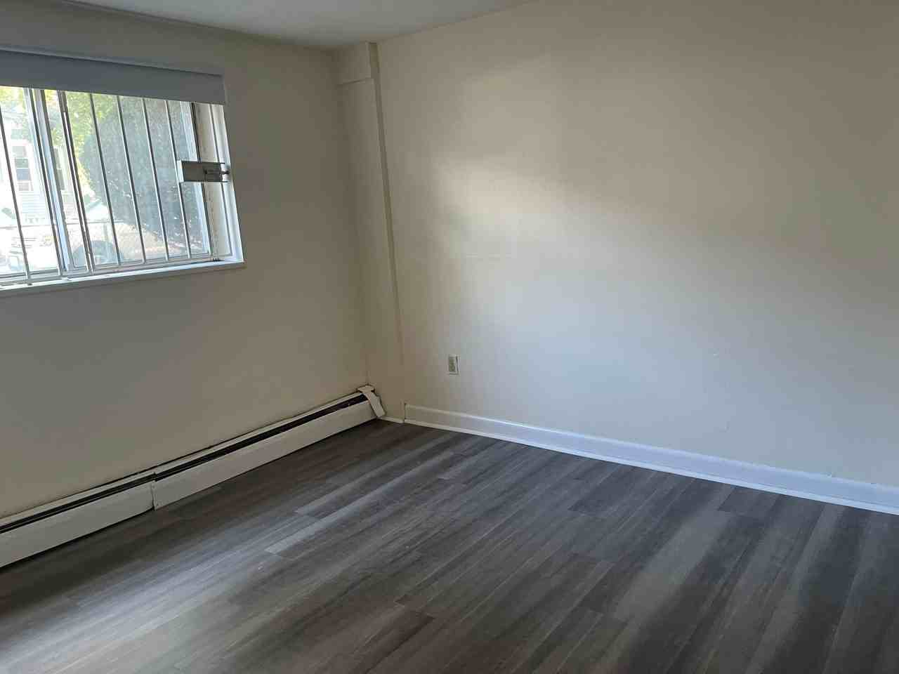 90 Gardner Street - Photo 4 of 7