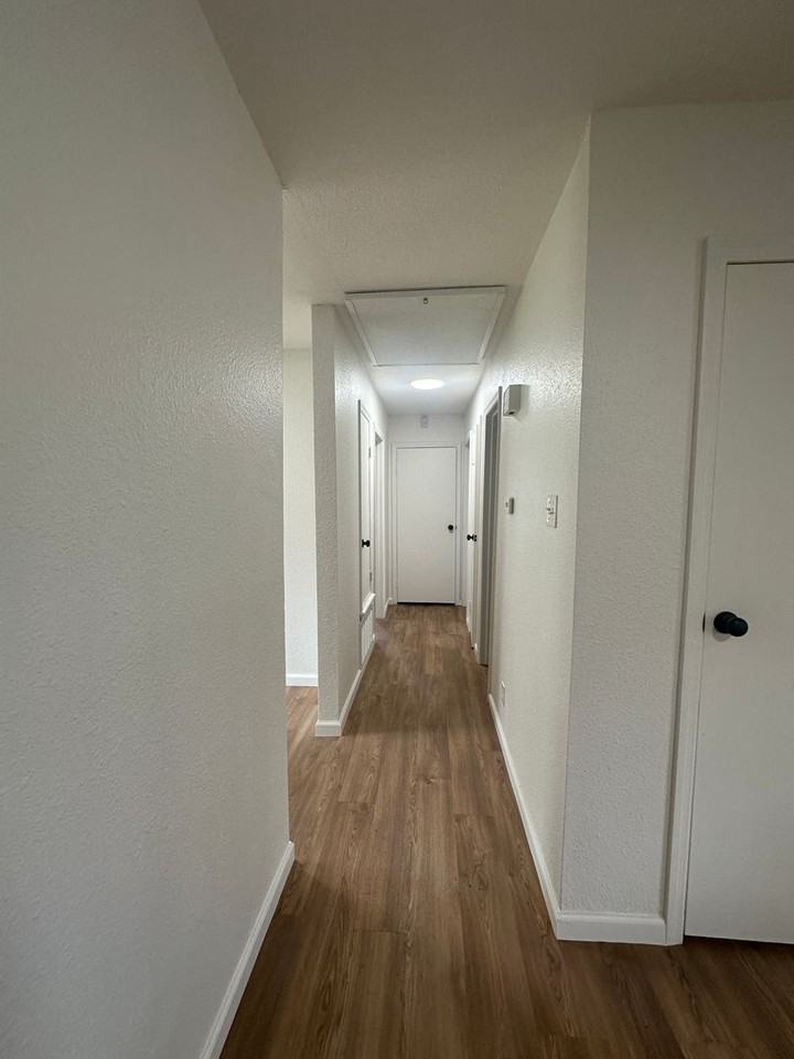 1006 P St - Photo 3 of 10