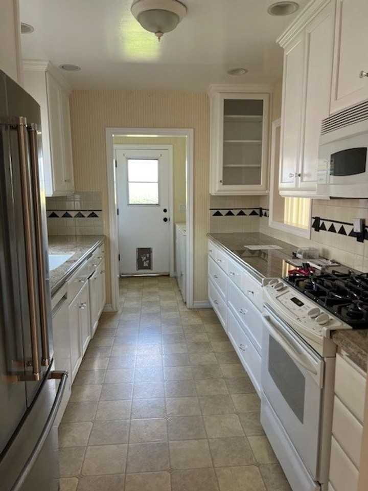 23520 Susana Avenue - Photo 5 of 19