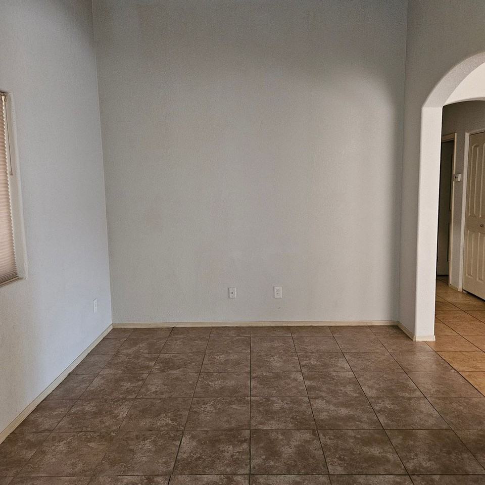 6551 E 34th St - Photo 4 of 18