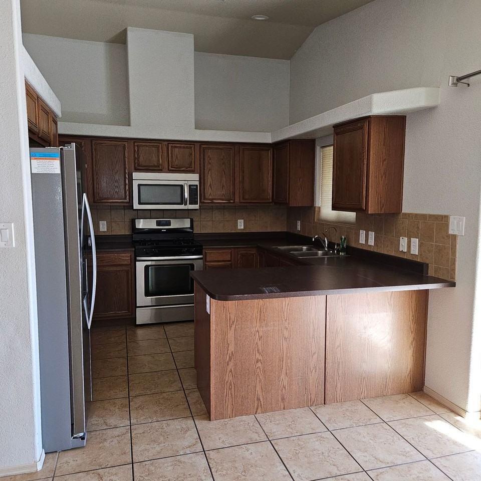 6551 E 34th St - Photo 7 of 18