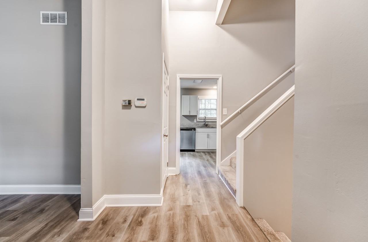 3049 Kirkcaldy Road - Photo 3 of 29