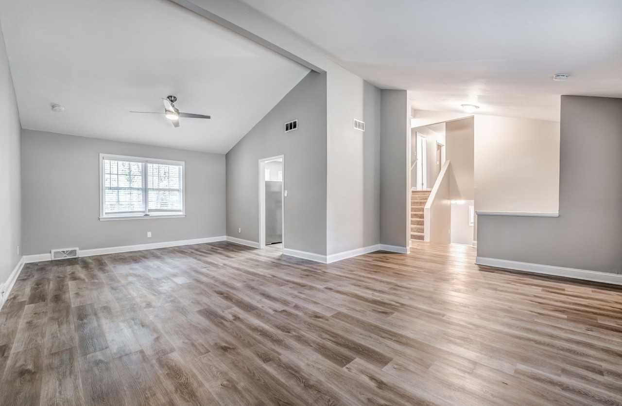 3049 Kirkcaldy Road - Photo 4 of 29