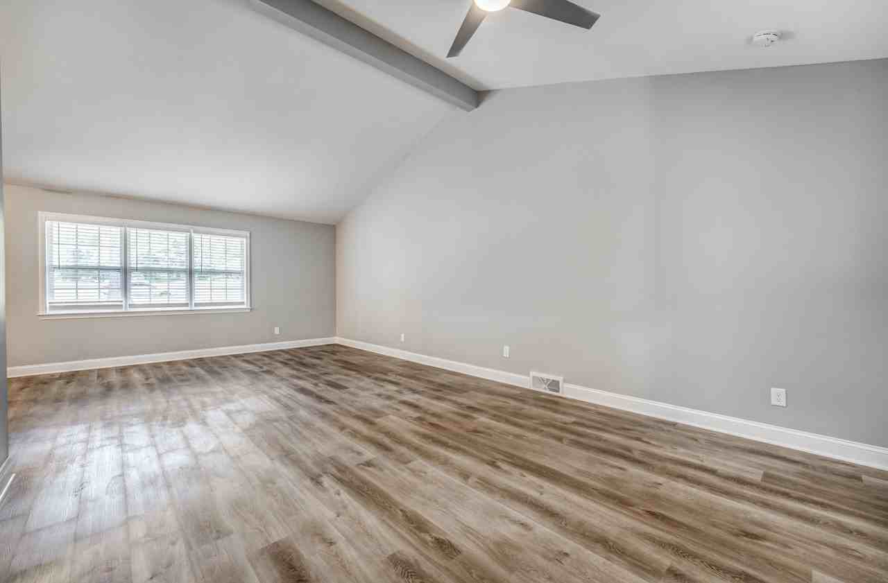 3049 Kirkcaldy Road - Photo 7 of 29