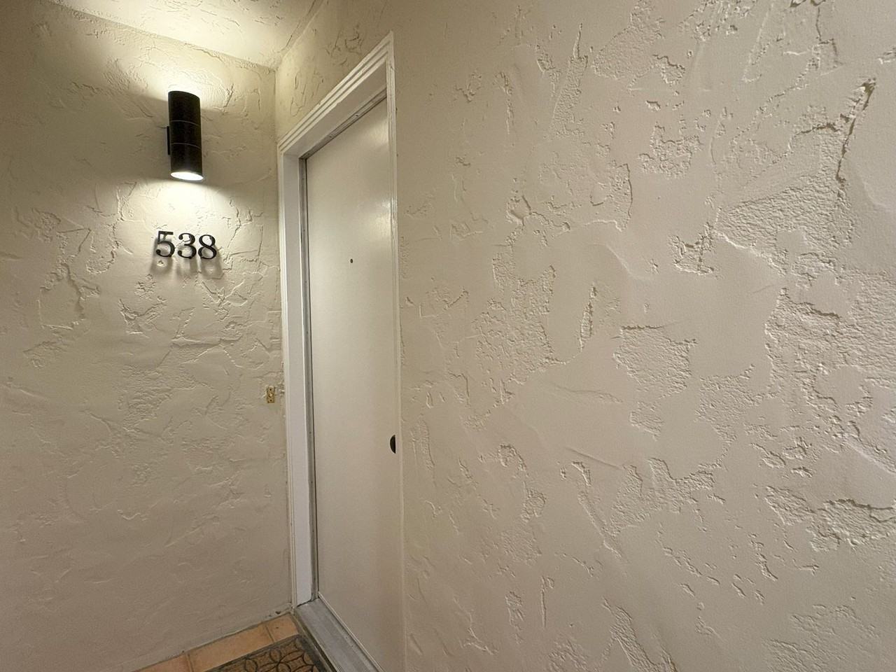 538 Everett Ave - Photo 2 of 16