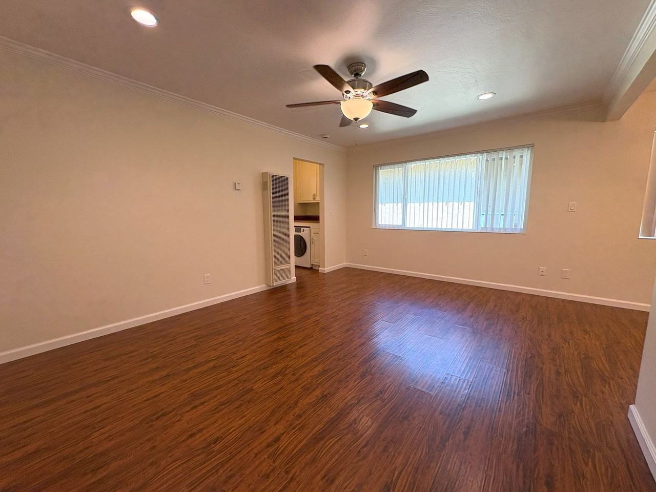 538 Everett Ave - Photo 3 of 16
