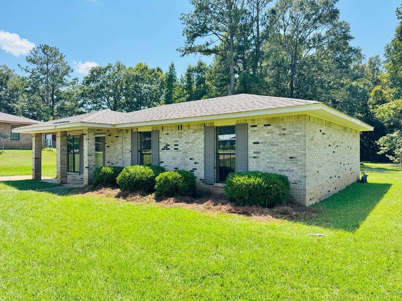 731 Saint Martins Dr - Photo 2 of 24