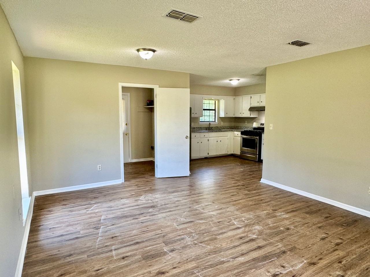 731 Saint Martins Dr - Photo 6 of 24