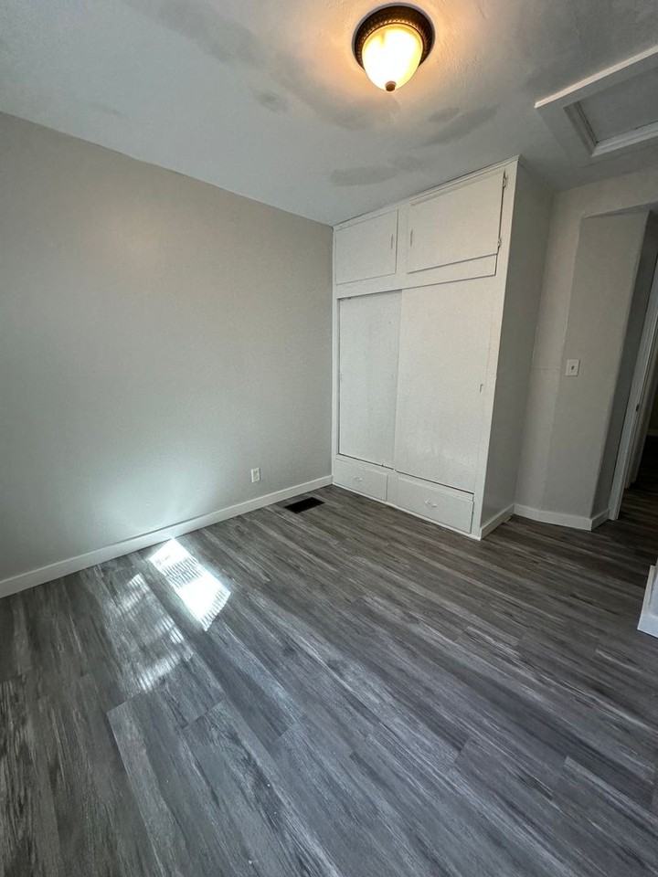 1547 32nd St Ne - Photo 6 of 11