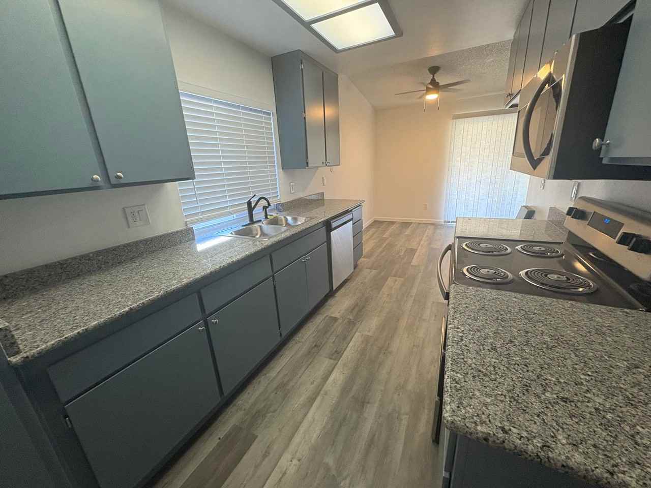 1109 Rogers St - Photo 2 of 14