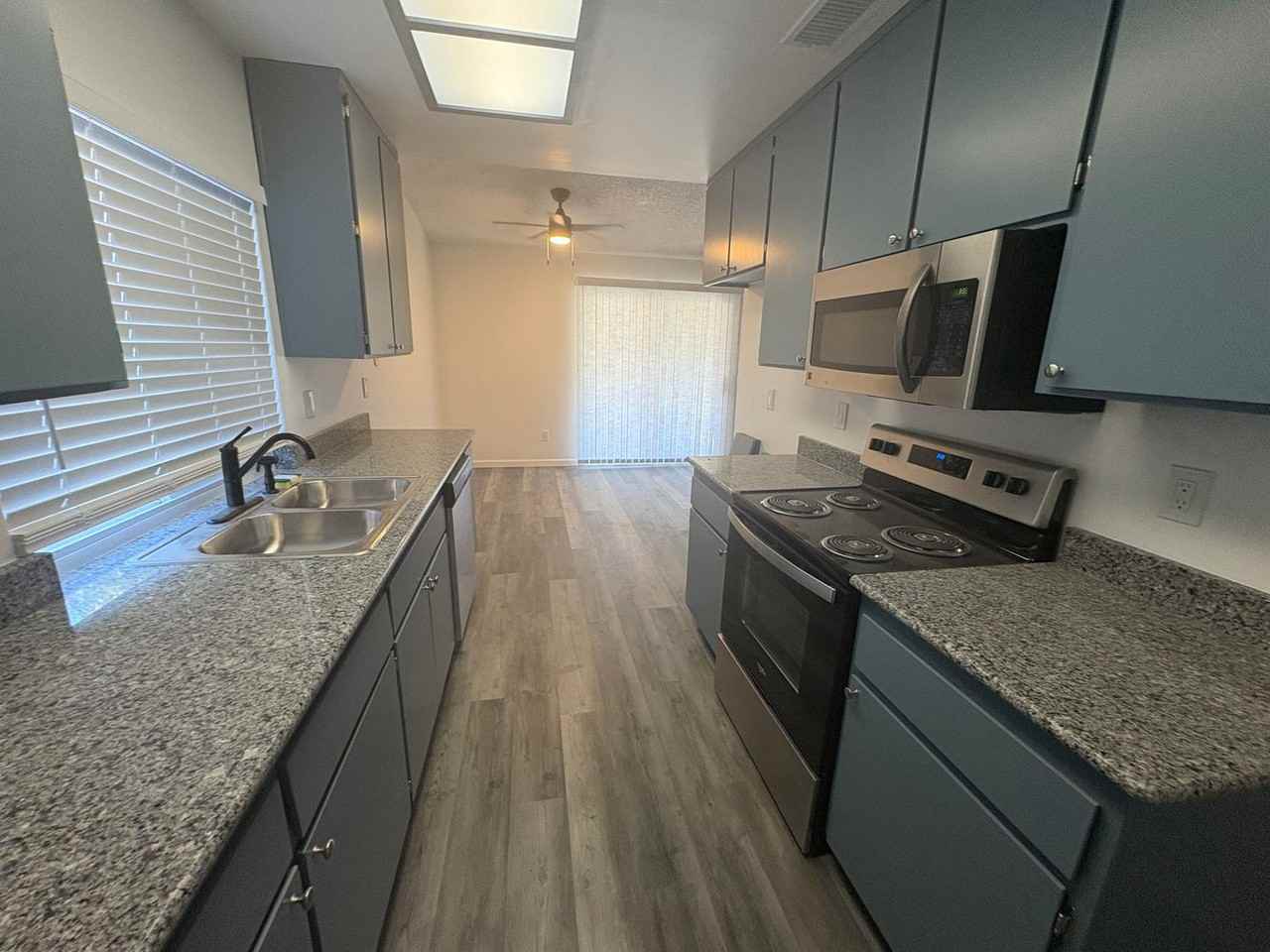 1109 Rogers St - Photo 3 of 14