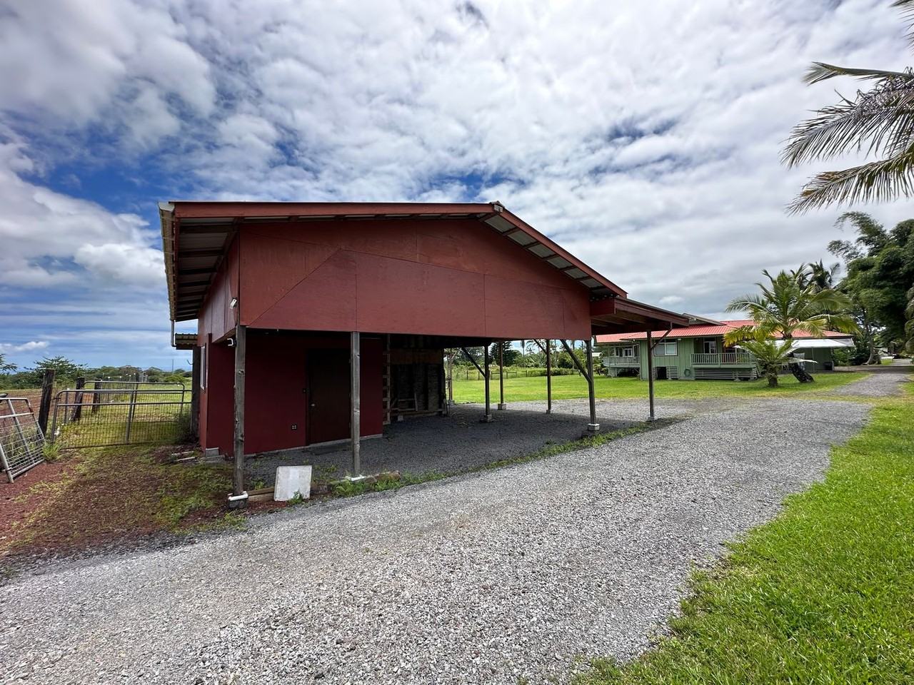 1050 Ainalako Rd - Photo 2 of 19