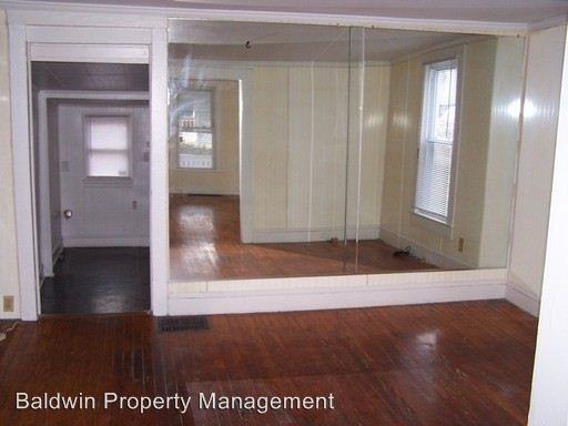 906 S Broad St - Photo 3 of 5