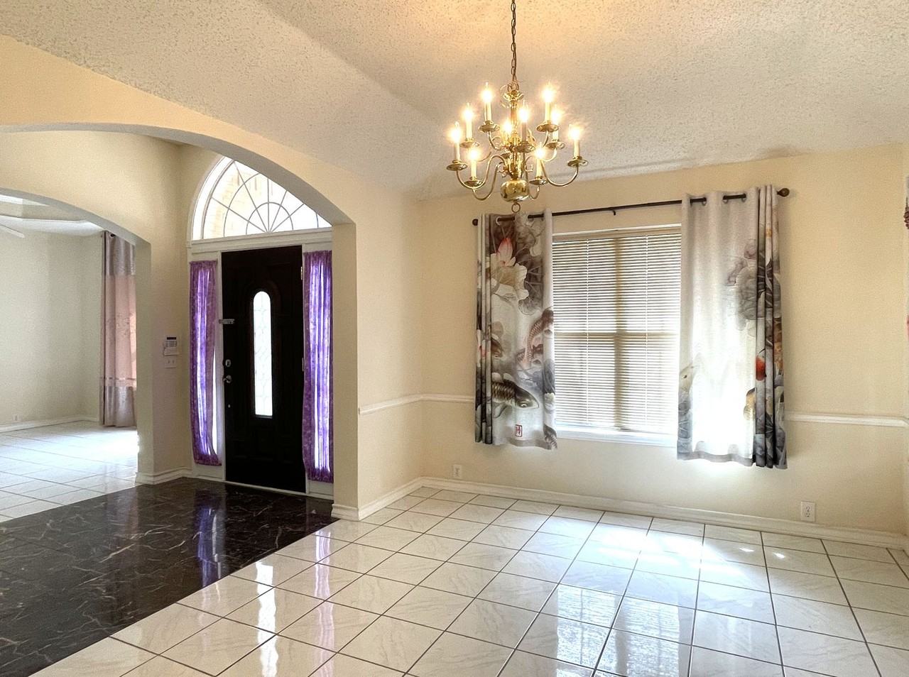 1307 Edinboro Ln - Photo 3 of 20