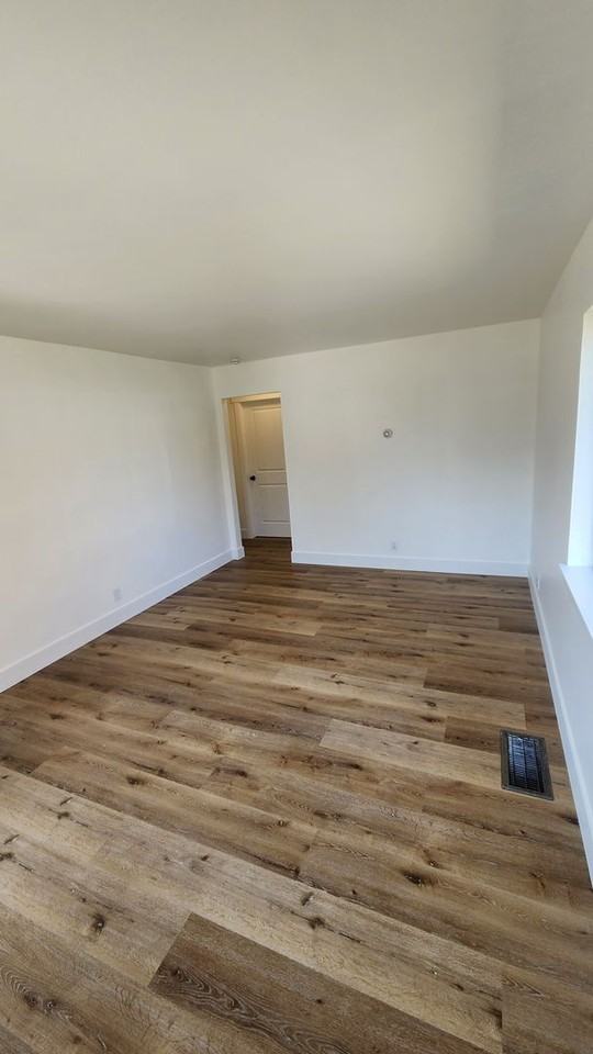 885 Bates Ave - Photo 2 of 13
