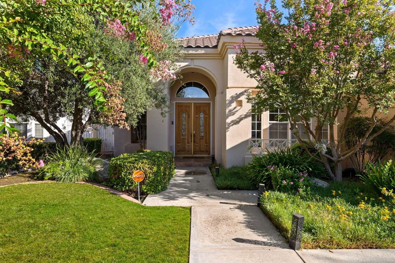 10904 Rockridge Way - Photo 2 of 42