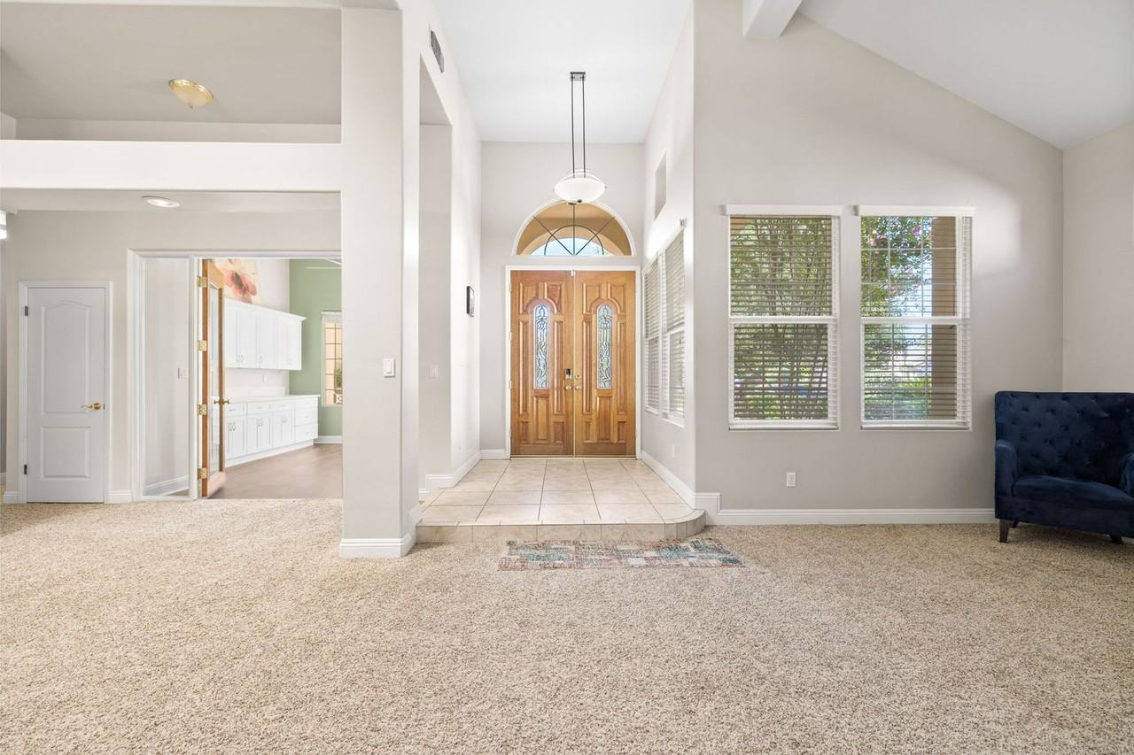 10904 Rockridge Way - Photo 6 of 42