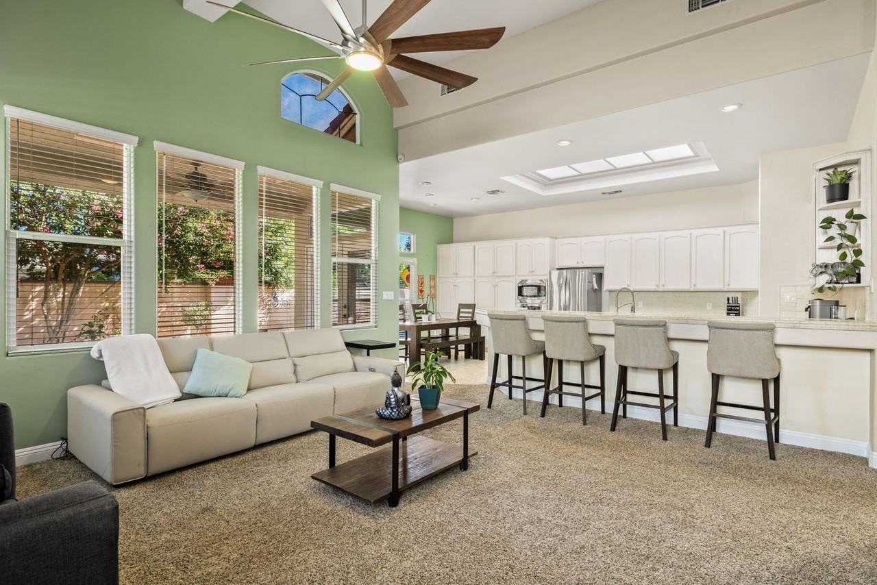 10904 Rockridge Way - Photo 4 of 42