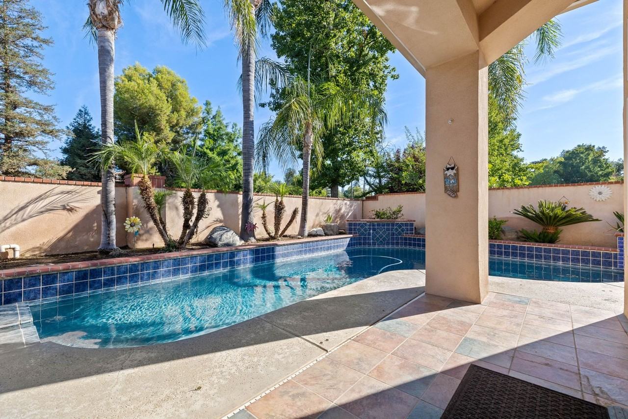 10904 Rockridge Way - Photo 5 of 42