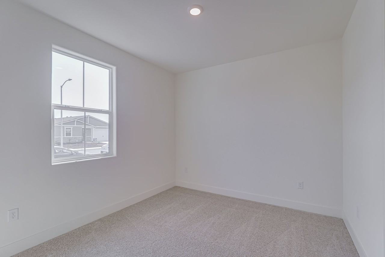 8208 Dreamside Ave - Photo 4 of 27