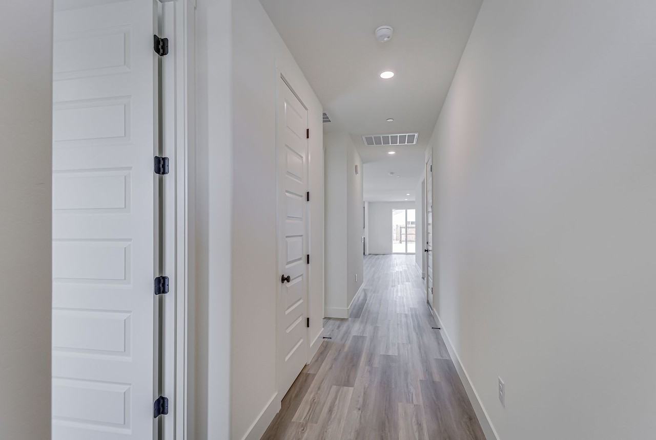 8208 Dreamside Ave - Photo 5 of 27