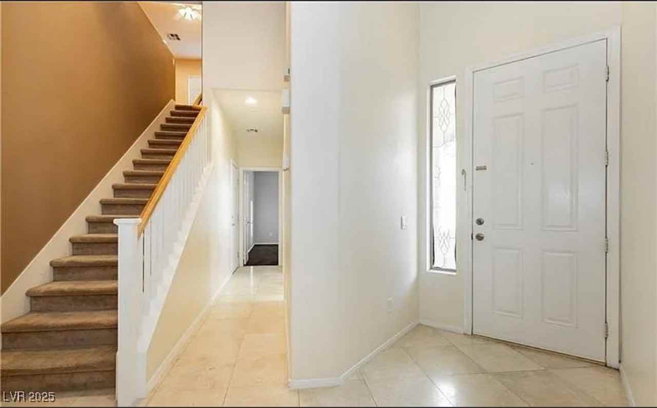 11204 Newbury Hills Ave - Photo 2 of 17