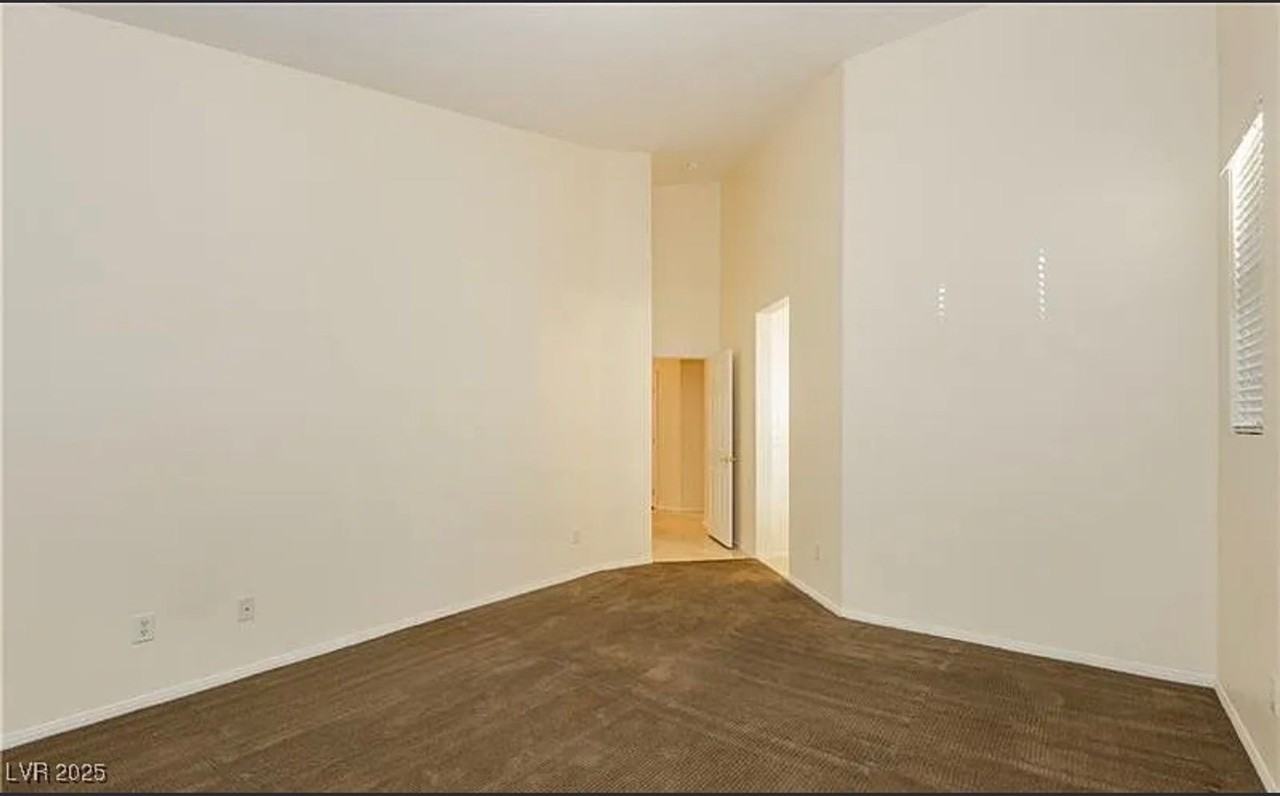 11204 Newbury Hills Ave - Photo 6 of 17