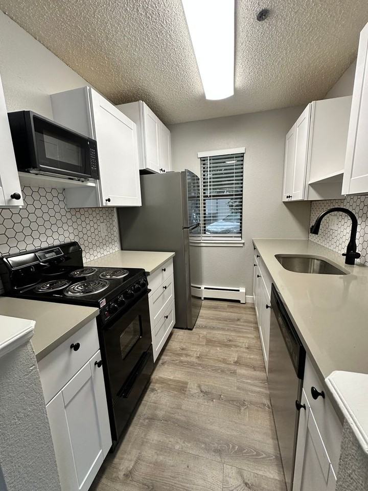 1811 (448) - Photo 5 of 29