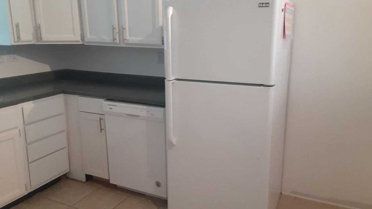 428 Manhattan Ave - Photo 3 of 17