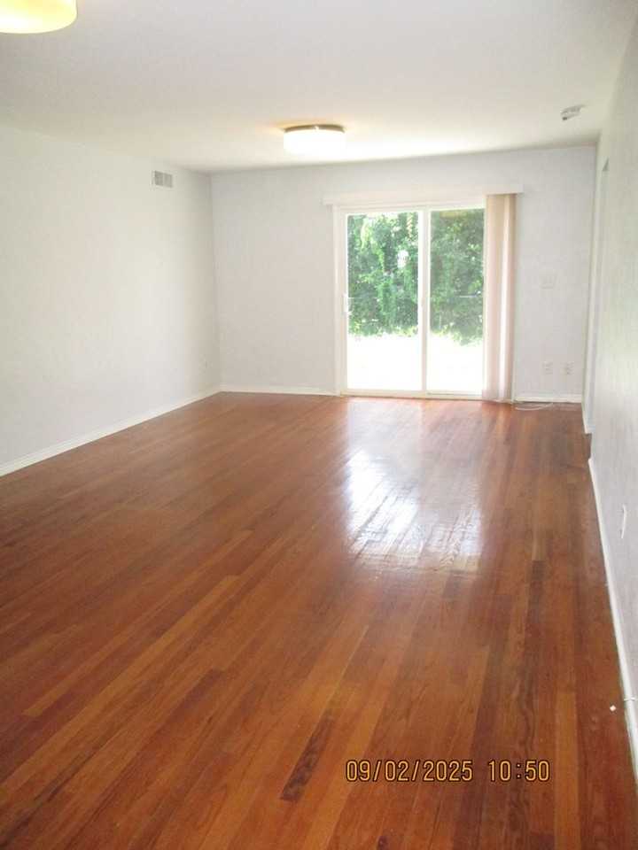 428 Manhattan Ave - Photo 6 of 17