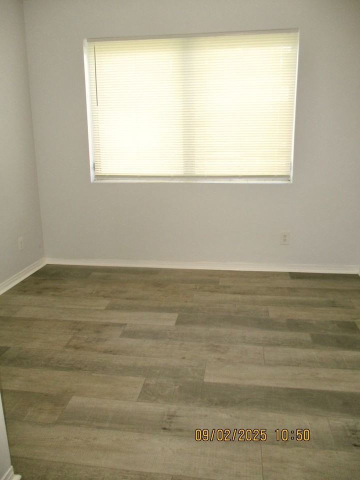 428 Manhattan Ave - Photo 7 of 17